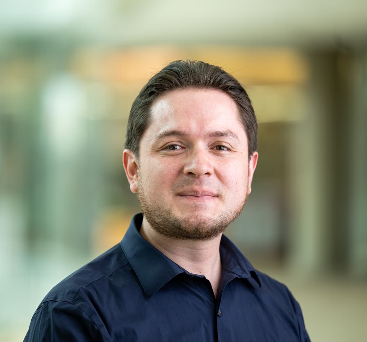 Portrait of Andrés Tibabuzo in a research building